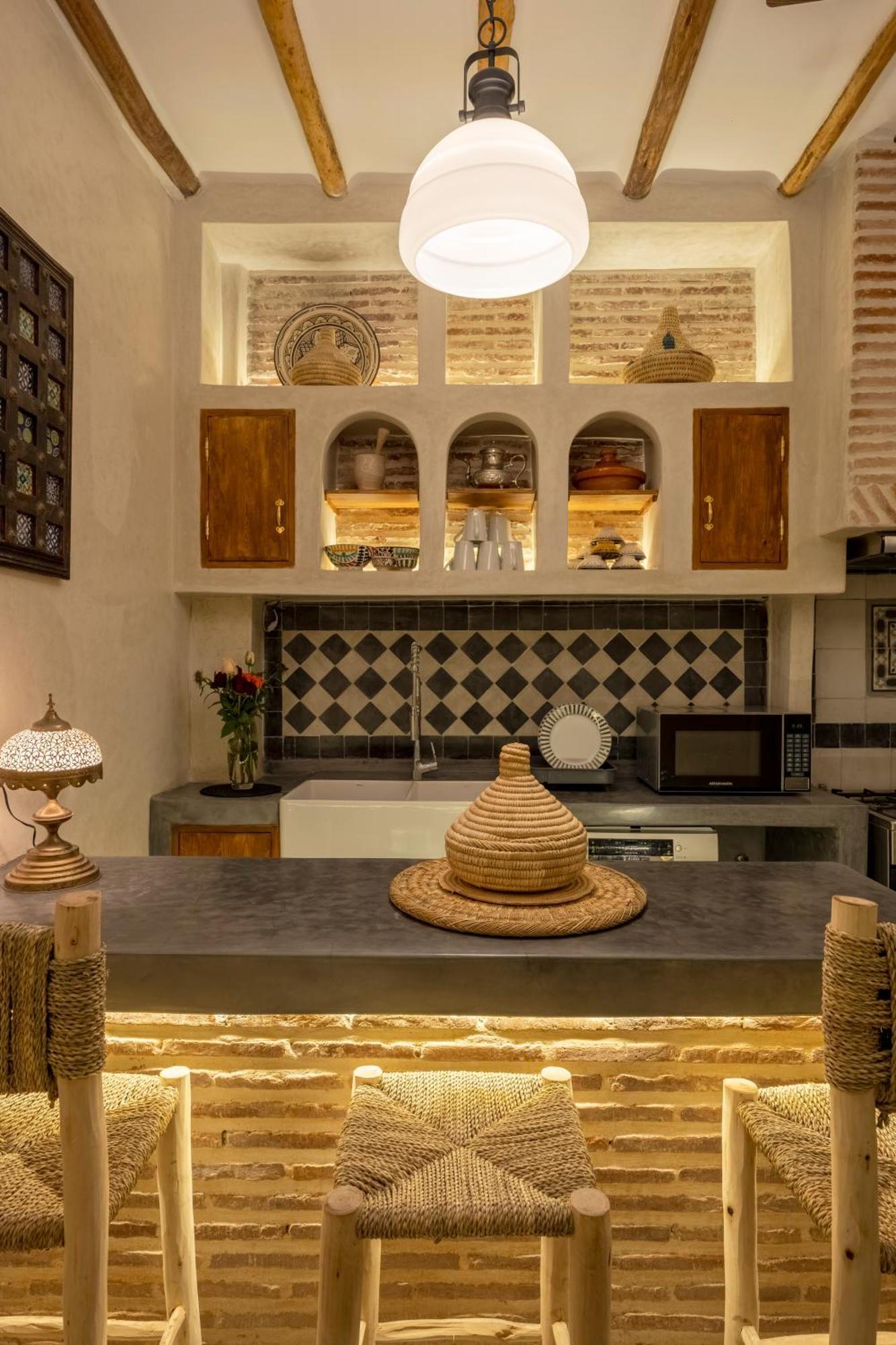 Espoir Entier Riad *
